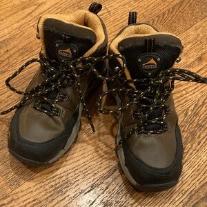 Pacific Mountain waterproof little boy 13 Black and Brown Outdoor Boots